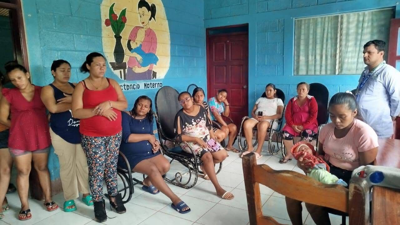 Visita a mujeres embarazadas en la Casa Materna Maurita Ríos.